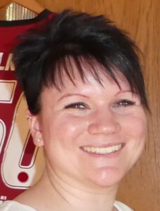 Porträtfoto der Referentin: kurze braune Haare.