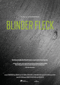 Filmplakat mit grauem Hintergrund und grünem Schriftzug "Blinder Fleck"