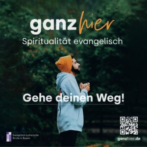 Mann mit Blick zum Himmerl plus Text: ganz hier, Spiritualität evangelisch - Gehe deinen Weg!